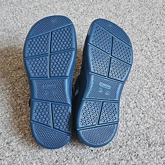 New Unisex Active Solid Blue Clog. - Picture 6 of 7